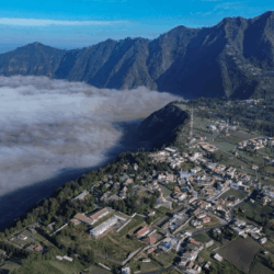 TNBTS bantah paralayang Bromo