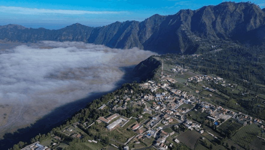 TNBTS bantah paralayang Bromo