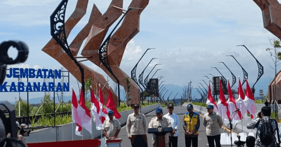 Prabowo Resmikan Jembatan