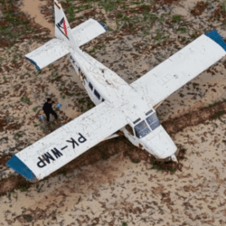 Pesawat Mendarat Darurat