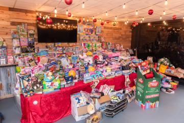 Keceriaan Natal: Barratt David Wilson Homes Dukung Amal Mainan