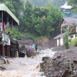 Kesiapsiagaan Kemenkes Hadapi Banjir Bandang di Sumatera