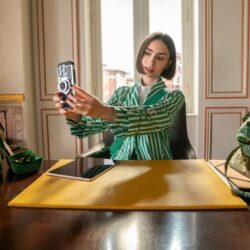 Emily Mengubah Persepsi Fashion Parisian