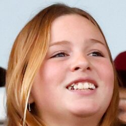 Mia Tindall: Gaun Daur Ulang dan Penampilannya yang Memukau