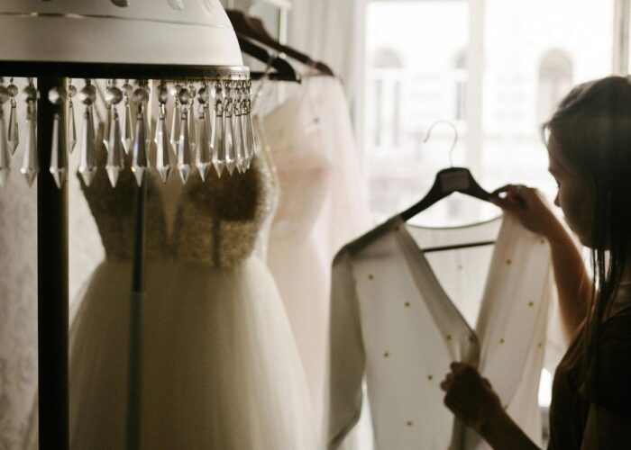 Gaya Mode Pernikahan: Tren Gaun Berlapis di Barat