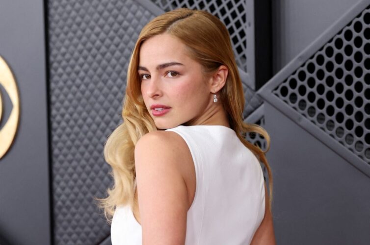 Gaya Membelah Rambut Samping Kini Bangkit Kembali