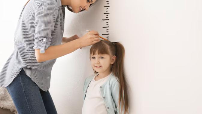 Teknik Akurat Ukur Tinggi Badan Anak di Rumah