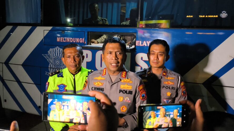 Ilustrasi layanan sim malam untuk artikel Layanan SIM Malam Polresta Sidoarjo Sambut Warga